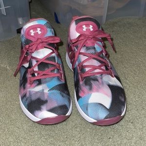 new under armour size 9.5 women’s sneakers